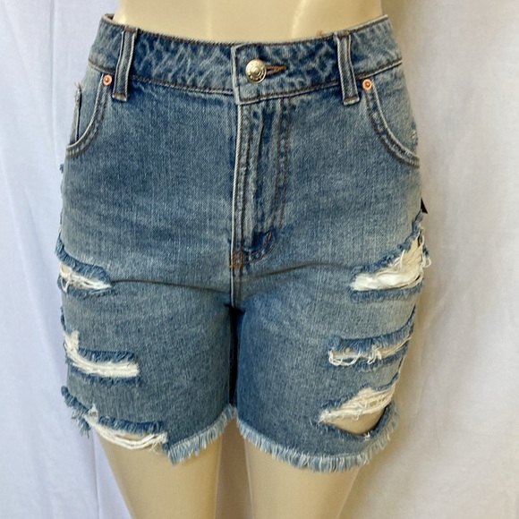 SALE!!! Wild Fable Women Size 14 Mid Blue Wash Shorts DISTRESSED and RIPPED NWT - Picture 2 of 6